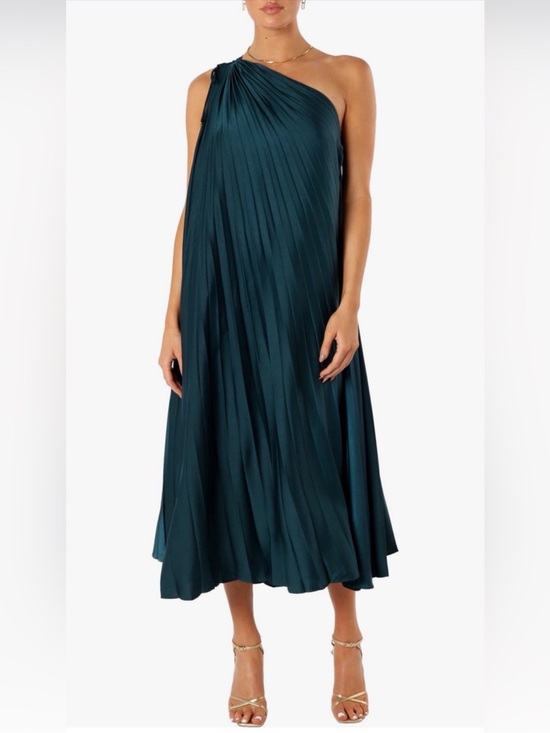 Petal & Pup Dresses & Skirts - Petal + Pup Emerald Green One Shoulder Pleated Maxi Dress Size Medium